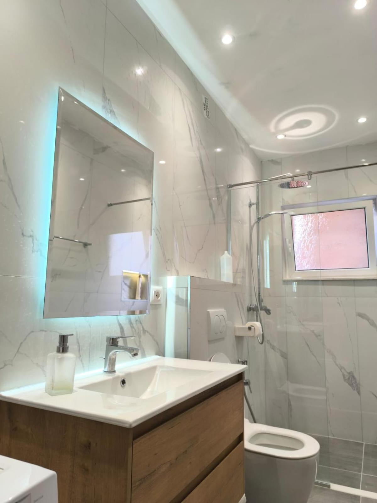 Myslym Shyri Lovely Top Apartment Tirana Eksteriør billede